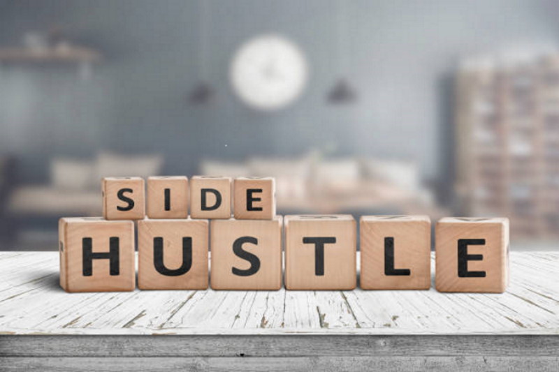hire a virtual assistant to help with your side hustle