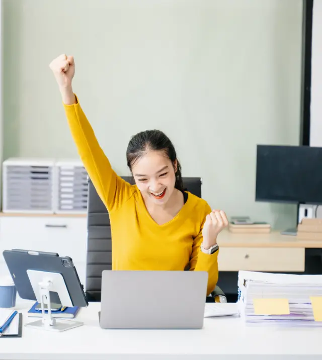 A woman celebrating her success after completing an SEO training course in the Philippines.